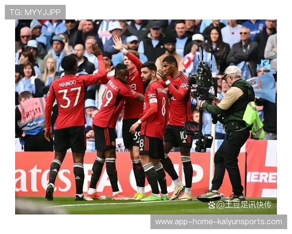 曼联球迷线上热议球队比赛结果掀起激情讨论热潮 曼联球迷线上热议球队比赛结果掀起激情讨论热潮