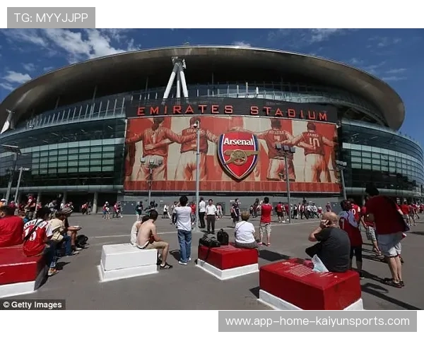 桑德兰与阿森纳对决 主教练战术较量与球队发展动态分析 桑德兰与阿森纳对决 主教练战术较量与球队发展动态分析