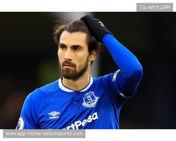 国际米兰门将训练:安德烈昂纳罗展开高抛球处理课 国际米兰门将训练:安德烈昂纳罗展开高抛球处理课