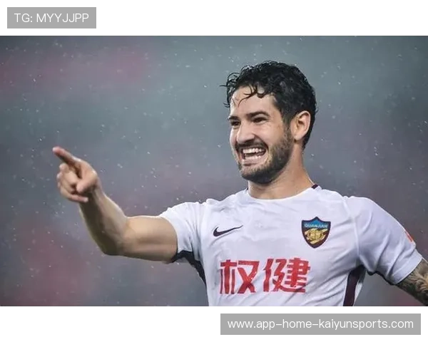 拉斯帕多里头球破门展现抢点意识