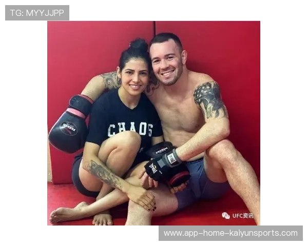 UFC拳手赛后拥抱对手母亲：一场超越胜负的感人瞬间