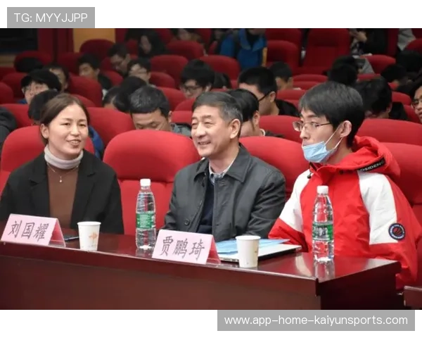 姆巴佩与校长握手赠言，鼓励学子追求梦想